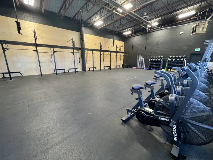 Rig wall and equipment inside the Discovery Strength gym